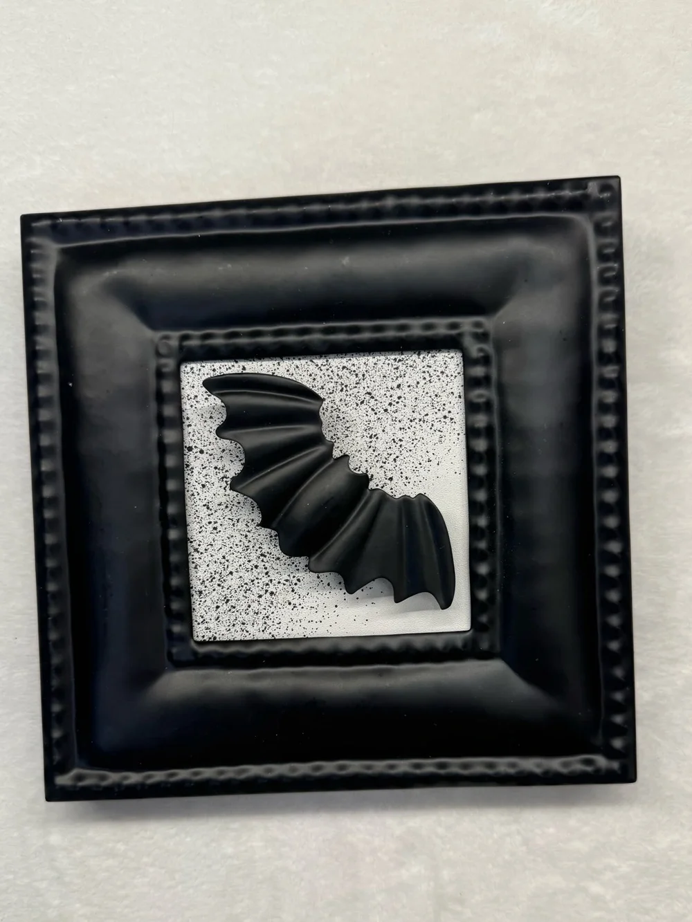 Black Metal Bat Wall Decor Frame 3D Gothic Halloween Sign